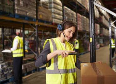 a rhode island warehouse worker using a warehouse management system to organize warehouse inventory